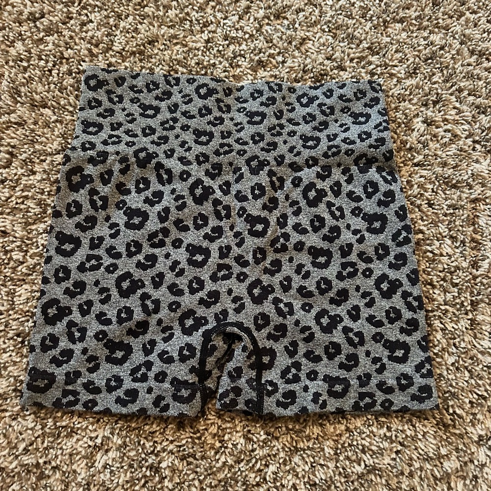 LEOPARD PRINT BIKER SHORTS